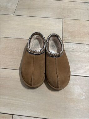 UGG Kids Chestnut Slip-On Plush-Lined Slippers